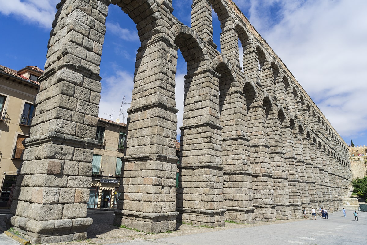 view-famous-aqueduct-segovia-min